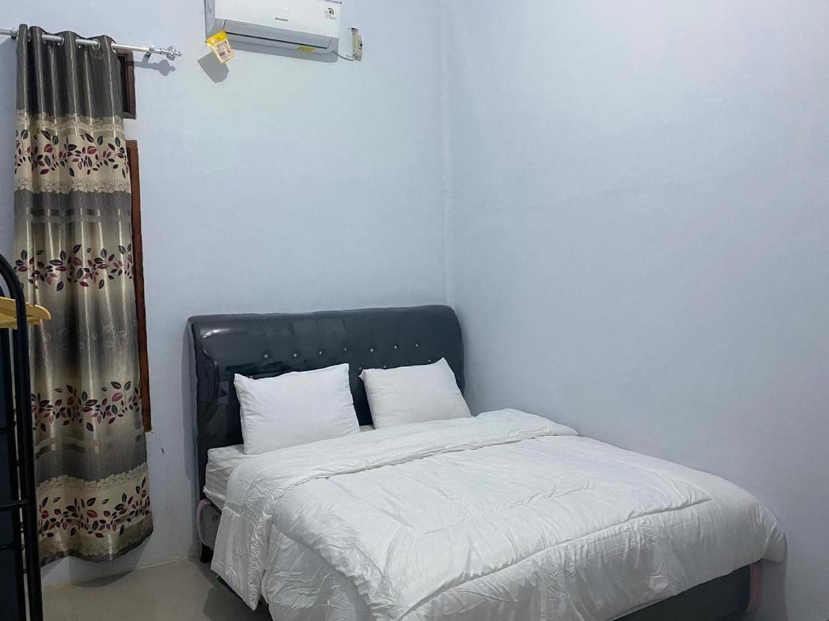 Khalisa Home Syariah Pontianak Bagian luar foto