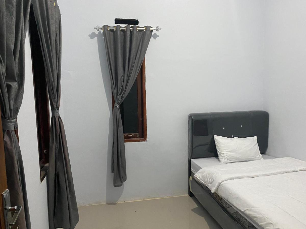 Khalisa Home Syariah Pontianak Bagian luar foto