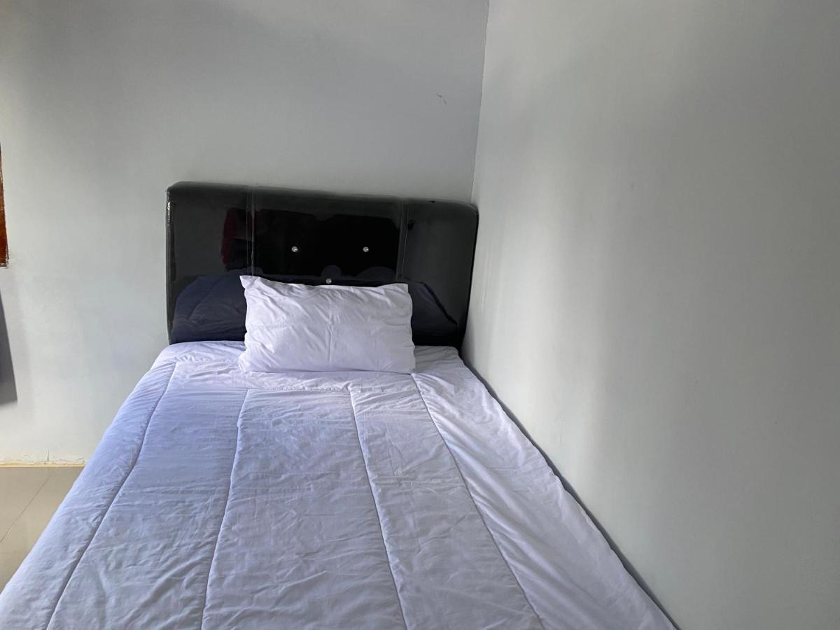 Khalisa Home Syariah Pontianak Bagian luar foto